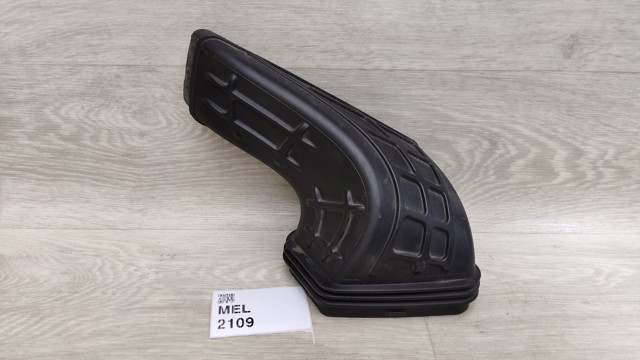 Патрубок повітряний, вхід повітряного фільтра 8R0129739A VAG