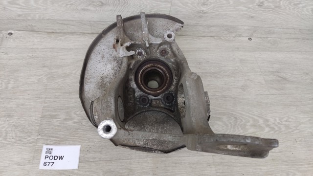 Кулак поворотний лівий 8R0505431F VAG