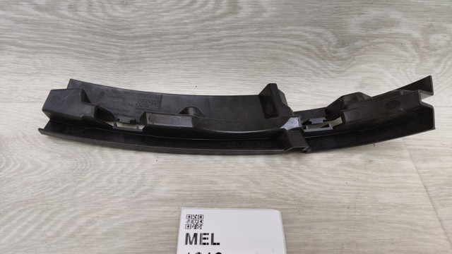 Кронштейн кріплення бампера переднього правий 8R0807278C VAG