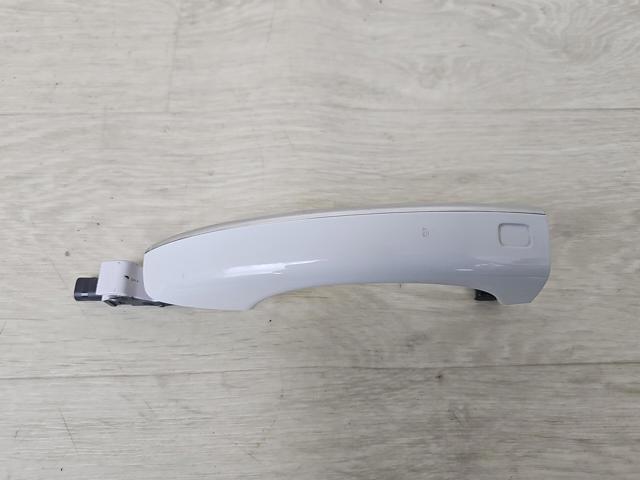Ручка зовнішня передніх лівих дверей 8R0837207GRU VAG