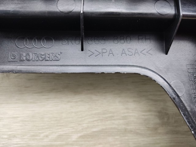 Облицювання багажного відсіку, праве 8R0863880F VAG