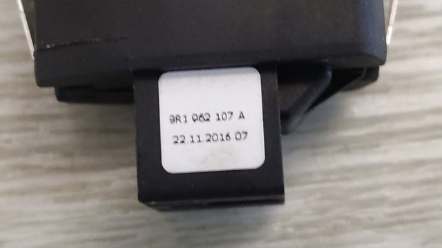 Вимикач центрального замка 8R1962107AV10 VAG