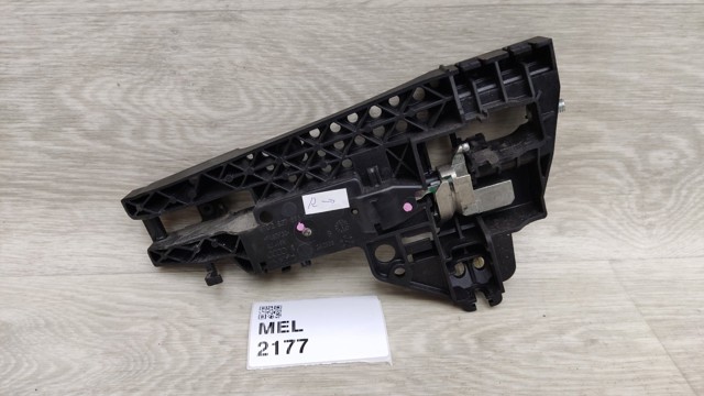 Тримач зовнішньої ручки дверей, задніх правих 8T0837886 VAG