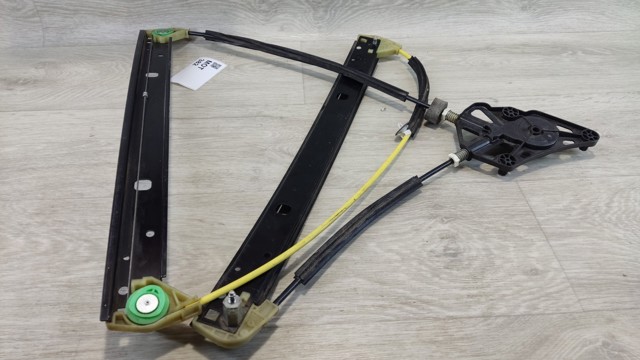 Механізм склопідіймача двері передньої, правої 8U0837462 VAG