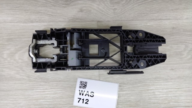 Тримач зовнішньої ручки дверей, передньої лівої 8V0837885 VAG