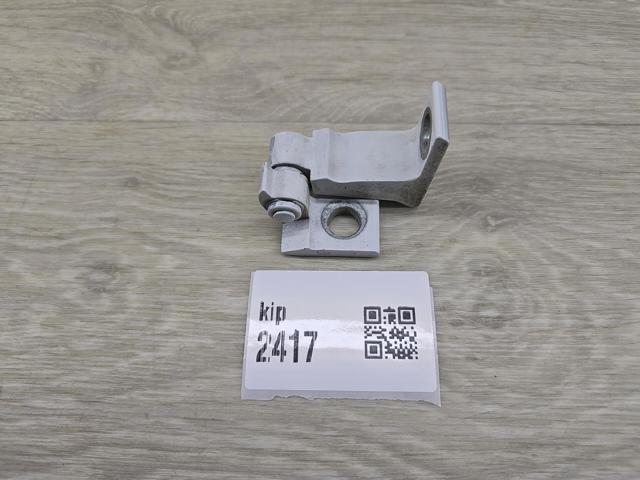 Петля передніх дверей лівих 8V5833403C VAG