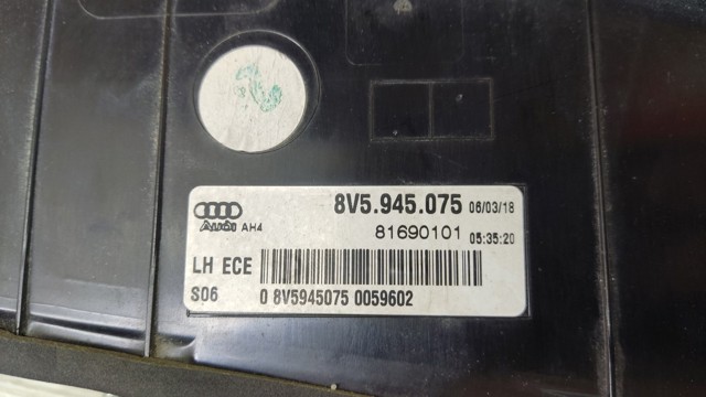 Задня ліва внутрішня фара 8V5945075 VAG
