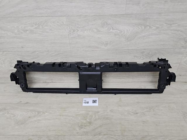 Кронштейн решітки радіатора 8W0807771F VAG