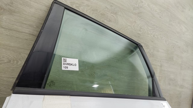 Скло заднє ліве 8W9845205 VAG