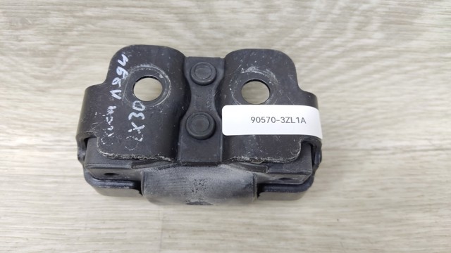 Петля замка кришки багажника 905703ZL1A NISSAN