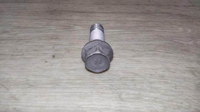 Болт кріплення колеса передній 9094202049 TOYOTA