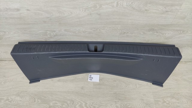 Накладка задньої панелі багажника 94556642 GM