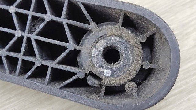 Важіль-поводок двірника заднього скла 95995875 GM