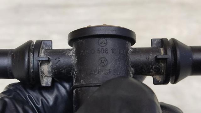 Клапан видалення повітря системи охолодження A0005061000 MERCEDES
