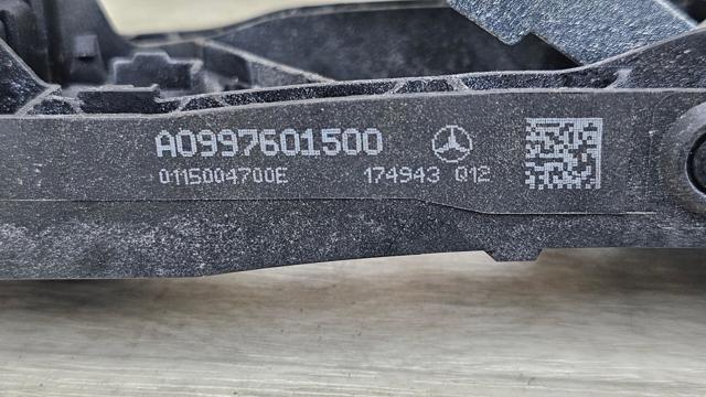 Тримач зовнішньої ручки дверей, передніх лівих A0997601500 MERCEDES