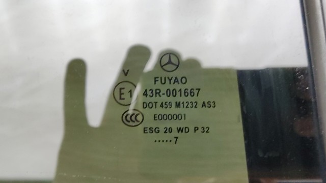 Скло задніх дверей, правих A1567350410 MERCEDES