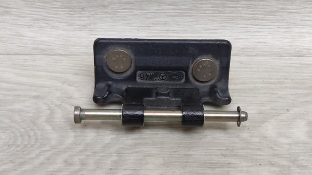 Петля третіх/п'ятих дверей A1687400437 MERCEDES