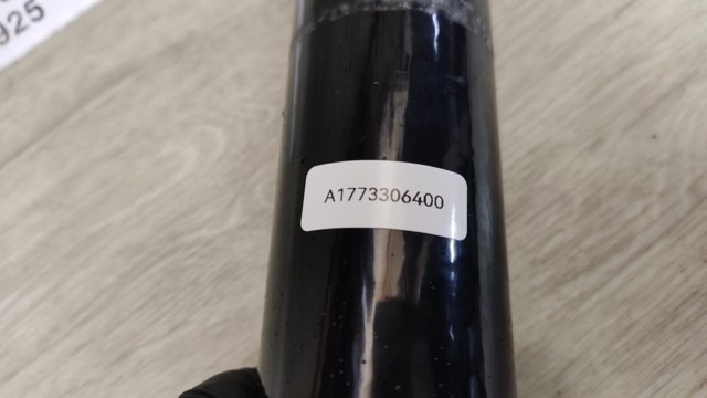 Приводний вал проміжний A1773306400 MERCEDES