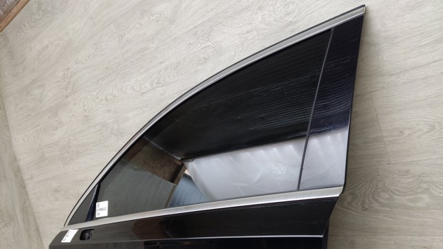 Скло водійських дверей A1777253700 MERCEDES