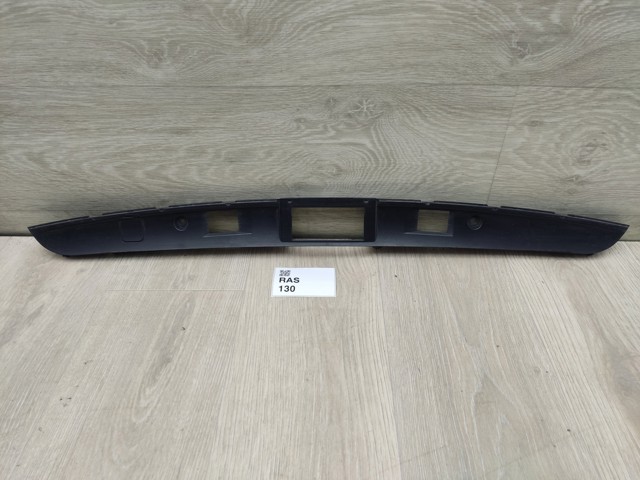 Накладка задньої 3-й/5-й двері A2047400593 MERCEDES