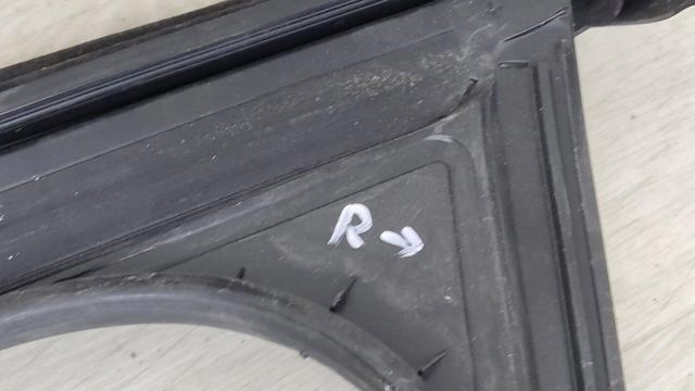 Направляюча скла рамки двері, переднього права A2057254600 MERCEDES