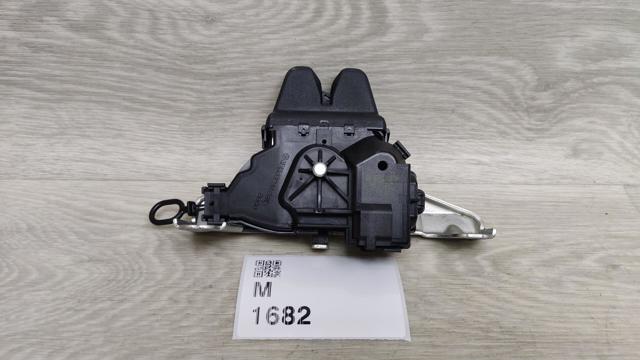 Замок дверей багажника A2057500600 MERCEDES
