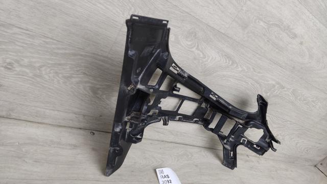 Кронштейн кріплення бампера переднього лівий A2058850565 MERCEDES