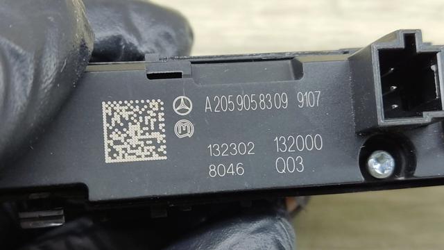 Блок кнопок центральної консолі A2059058309 MERCEDES