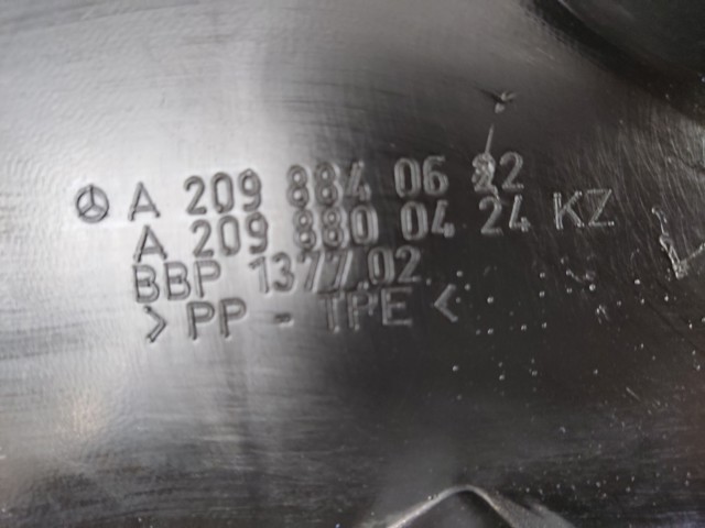 Підкрилок переднього крила, правий A2098840622 MERCEDES