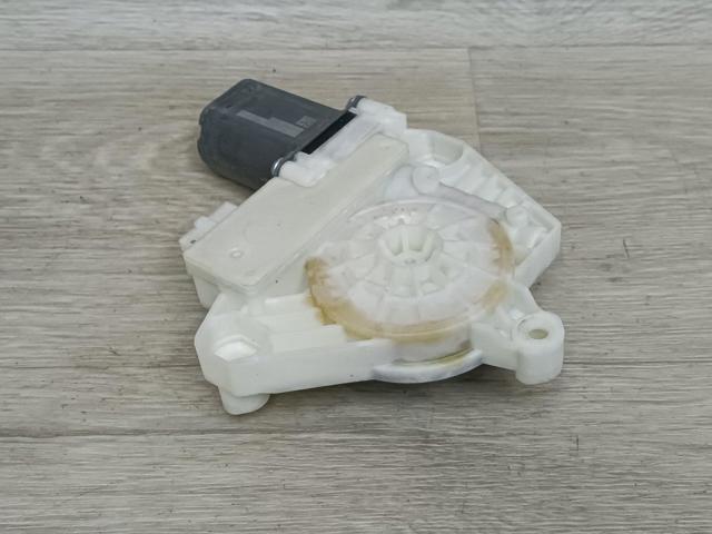 Мотор склопідйомника дверей передніх, правих A2139069501 MERCEDES
