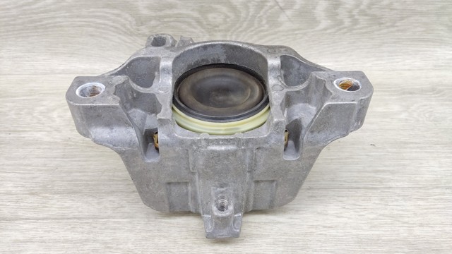 Ліва опора двигуна A2462400617 NISSAN