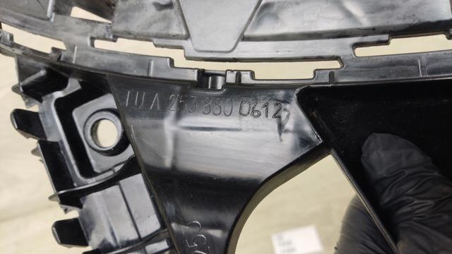Кронштейн бампера заднього, зовнішній правий A2538800612 MERCEDES
