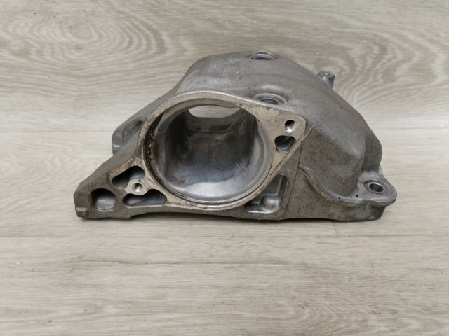 Подушка (опора) двигуна, права задня A2702230138 MERCEDES
