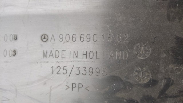 Молдинг заднього правого крила A9066901662 MERCEDES