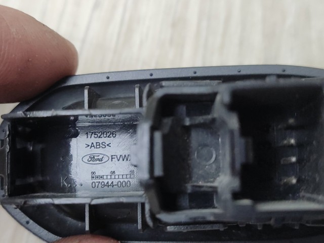 Кнопки переднього правого склопід'ємника F1ET14529AA FORD