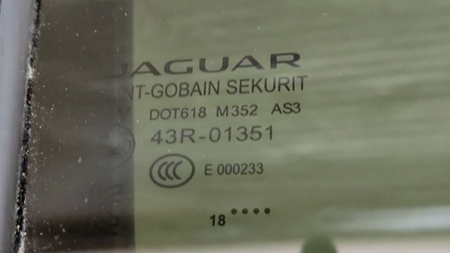 Скло заднє праве J9C2848 JAGUAR