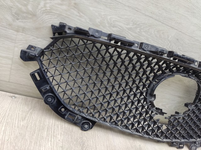 Решітка KB8C50719 MAZDA