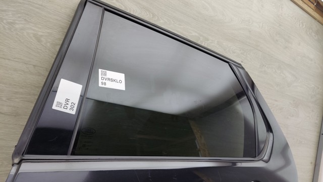 Скло заднє ліве LR058836 LAND ROVER