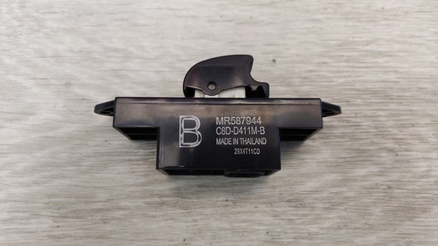 Кнопковий блок керування склопідіймачами передній правий MR587944 MITSUBISHI