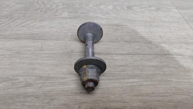 Болт кріплення заднього верхнього важеля, внутрішній WHT000227 VAG