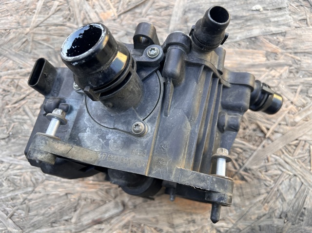 Корпус термостата в зборі 11537644811 BMW