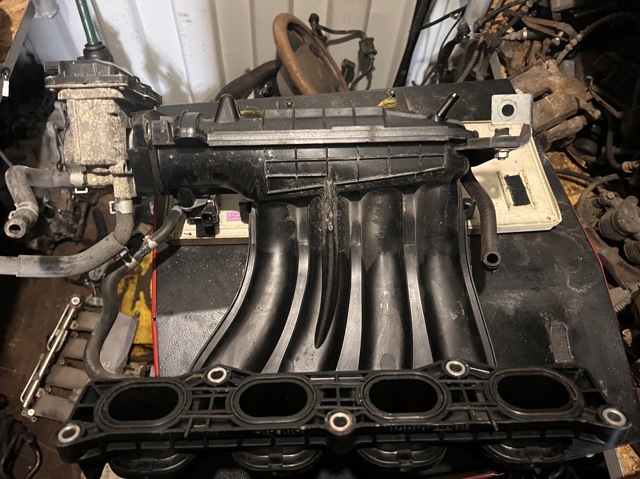 Колектор впускний 14001EL01A NISSAN