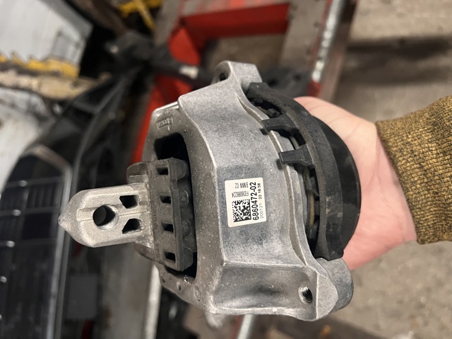 Права подушка двигуна 22116860472 BMW