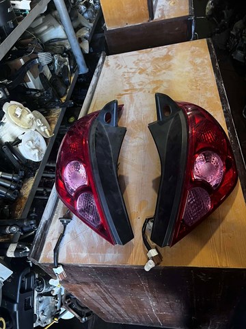 Задні ліхтарі 26550EM30A NISSAN