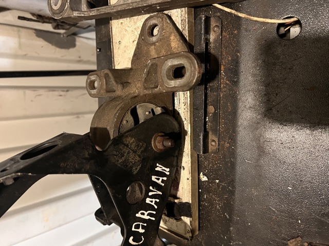 Подушка передньої опори двигуна 4861295AB CHRYSLER