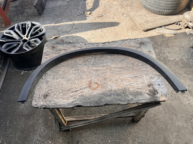 Молдинг арки колеса заднього, правий 51777425452 BMW