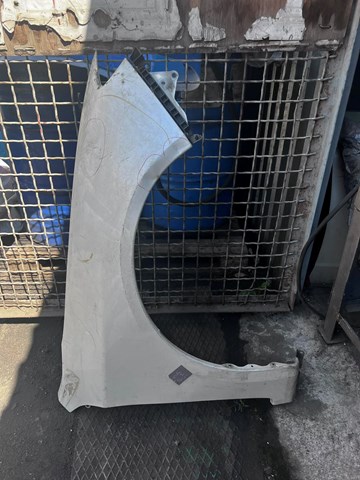 Переднє праве крило 57120FG0009P SUBARU