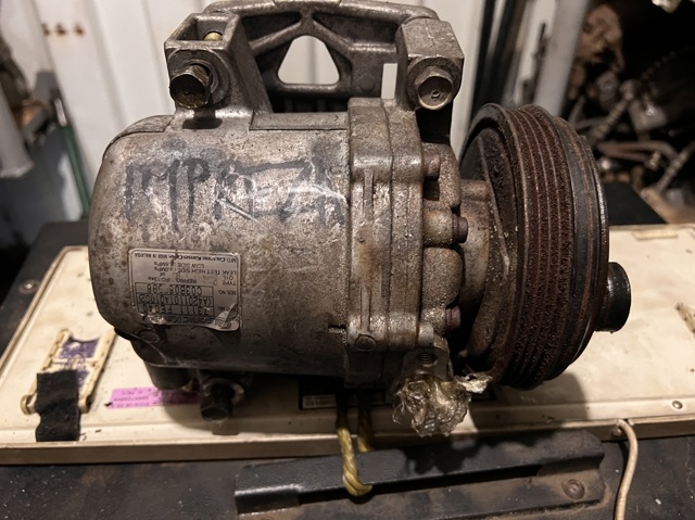 Насос кондиціонера 73111FE040 SUBARU