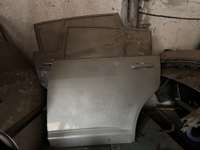 Двері задні Nissan Tiida