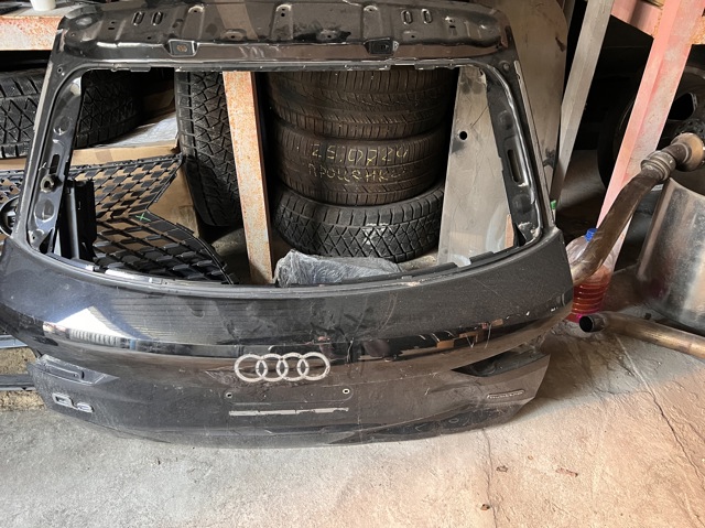 Кришка багажника кузова 83F827025 VAG